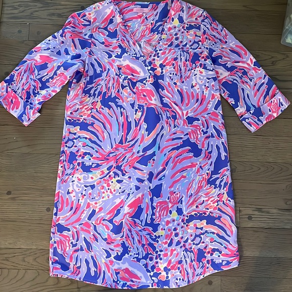 Lilly Pulitzer Dresses & Skirts - Lilly Pulitzer V Neck Dress - multi color , size small